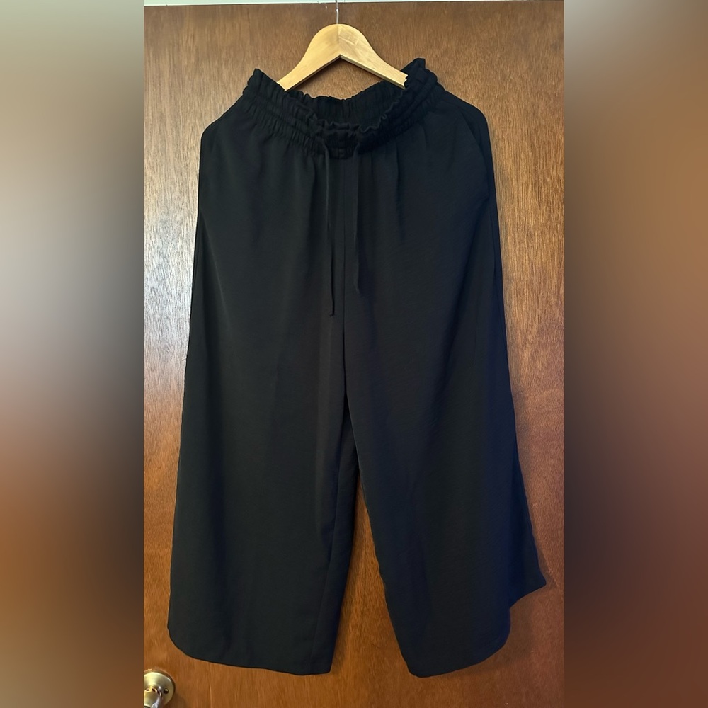 STRADIVARIUS Palazzo Black Pant